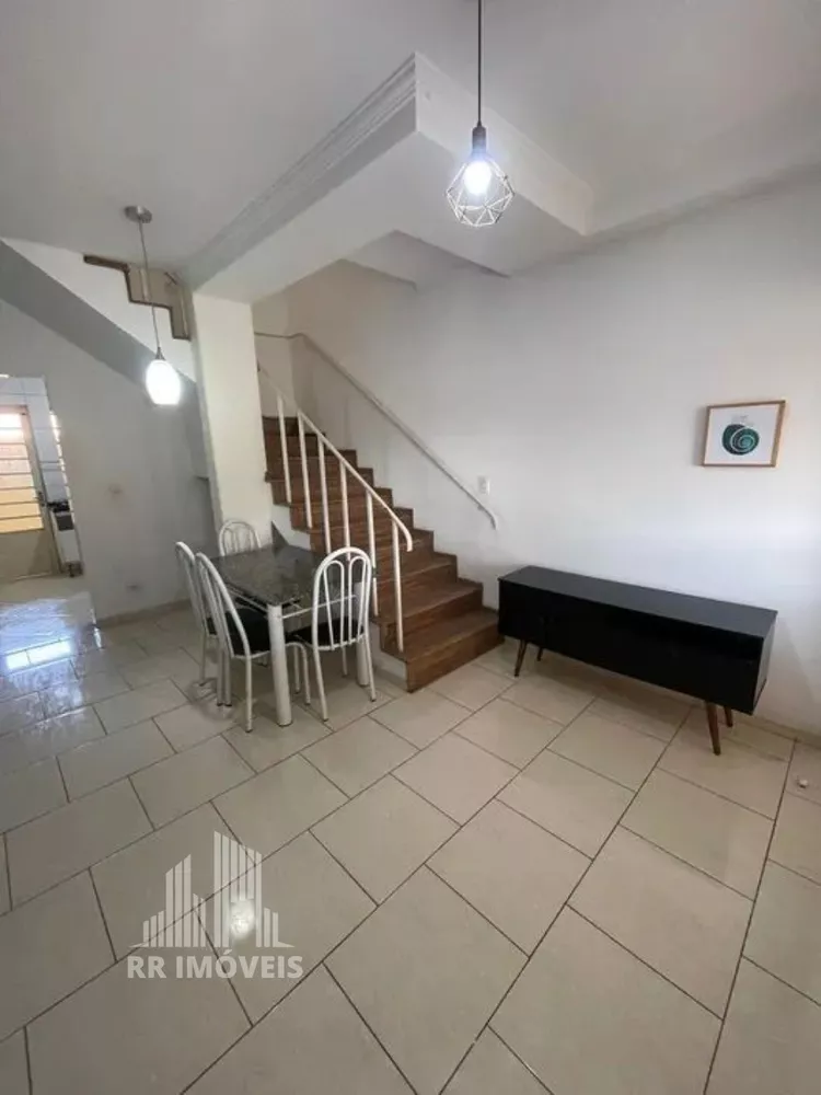 Casa à venda com 2 quartos, 66m² - Foto 1