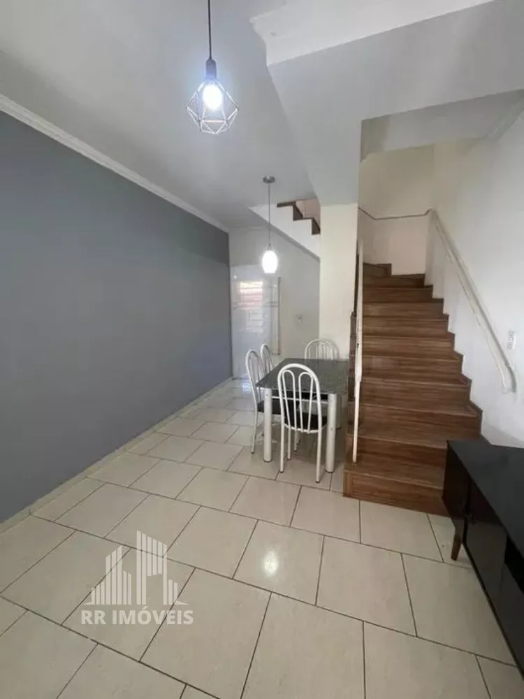 Casa à venda com 2 quartos, 66m² - Foto 2