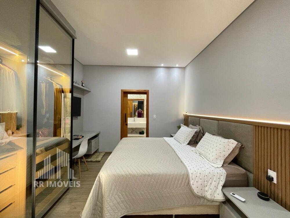 Casa à venda com 3 quartos, 180m² - Foto 2