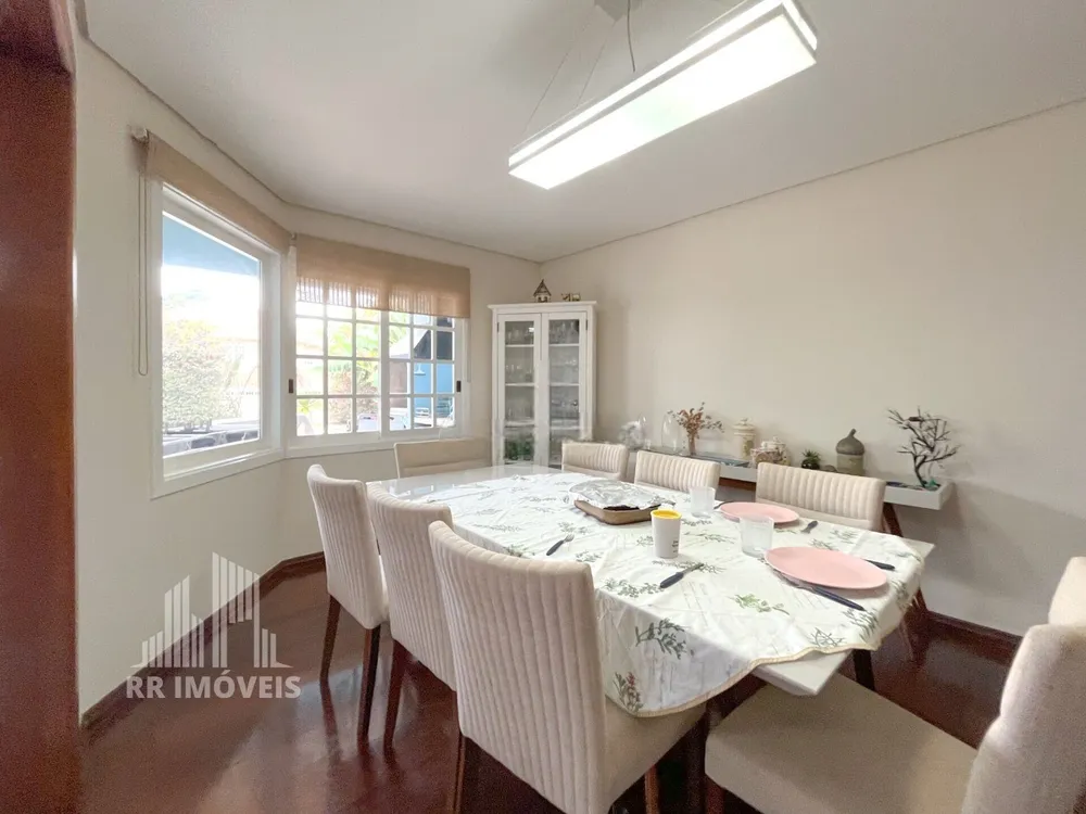 Casa, 4 quartos, 329 m² - Foto 1