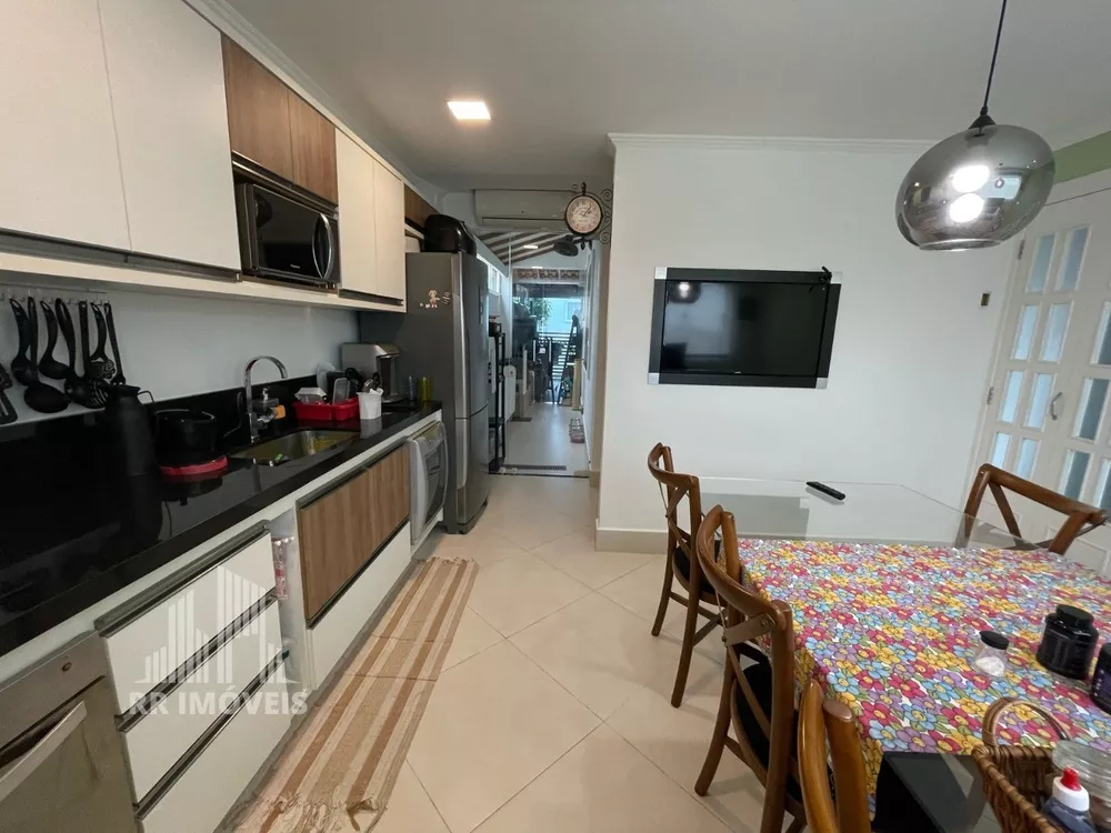 Casa à venda com 2 quartos, 126m² - Foto 4