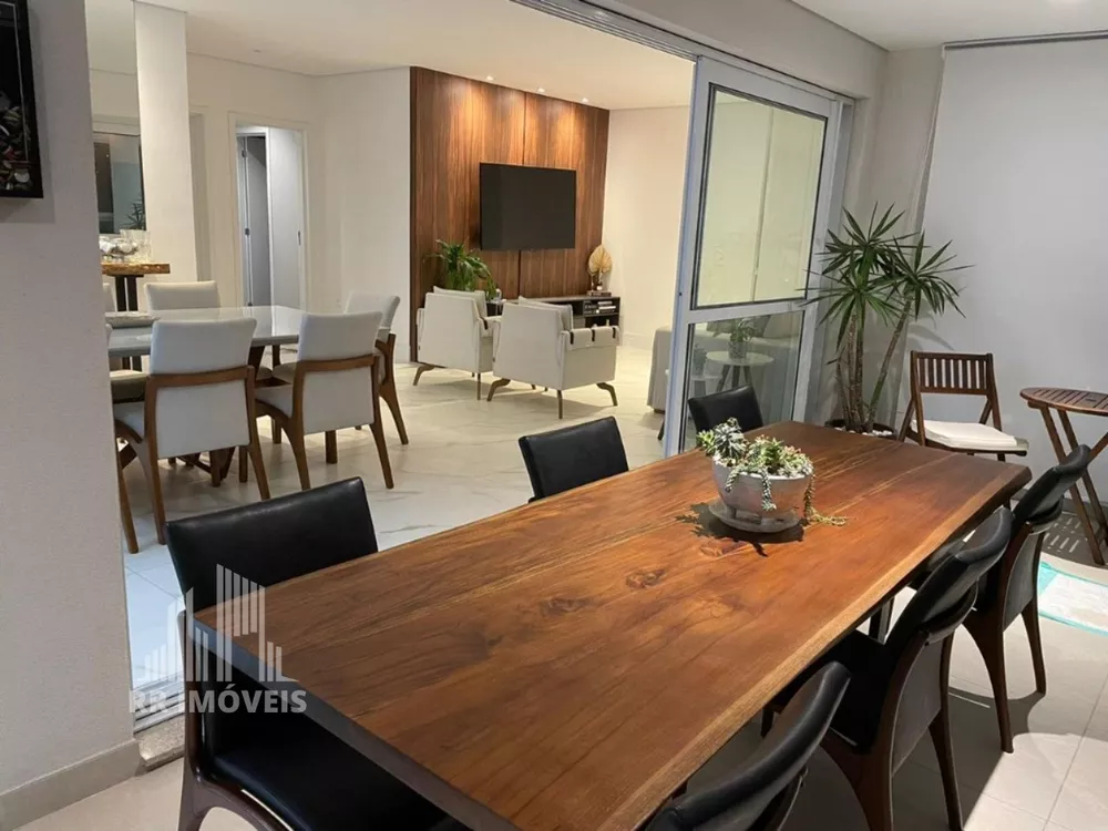 Apartamento à venda com 3 quartos, 200m² - Foto 2