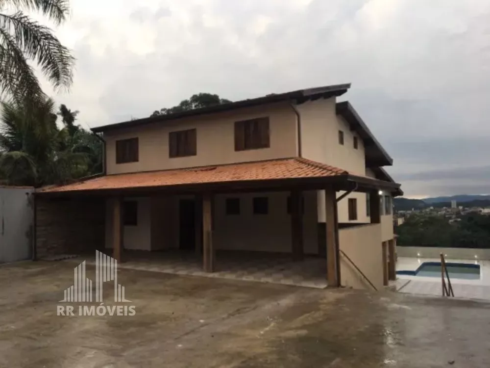 Casa à venda com 7 quartos, 400m² - Foto 1