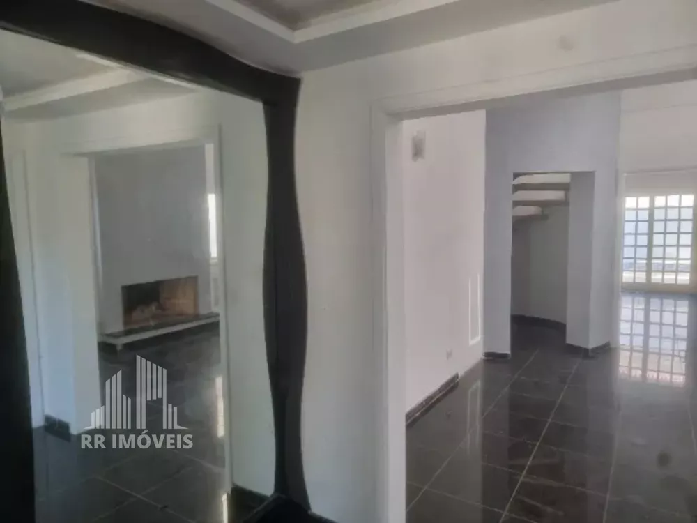 Casa à venda com 4 quartos, 350m² - Foto 2