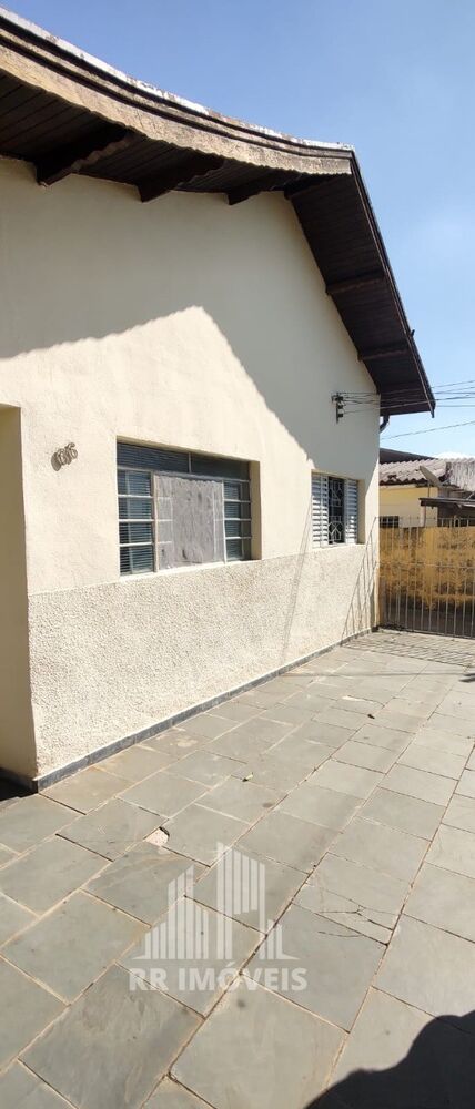 Casa à venda com 3 quartos, 364m² - Foto 1
