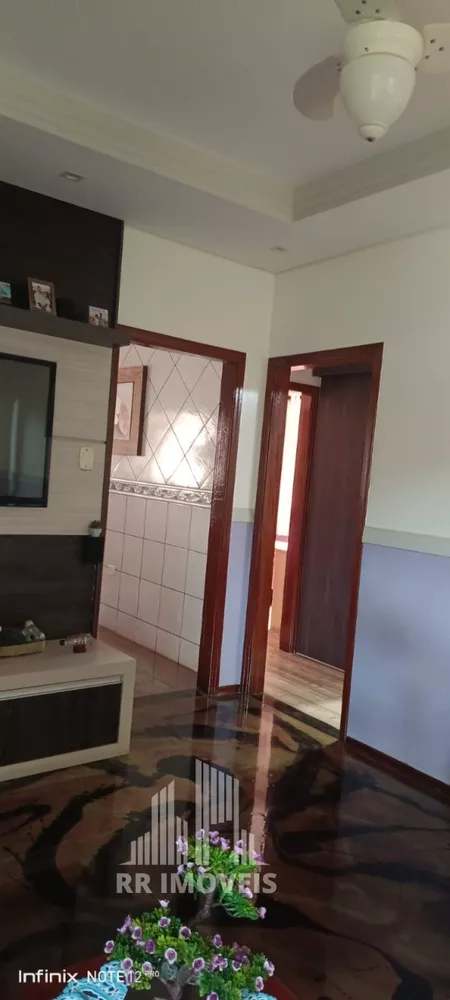 Casa à venda com 2 quartos, 250m² - Foto 4