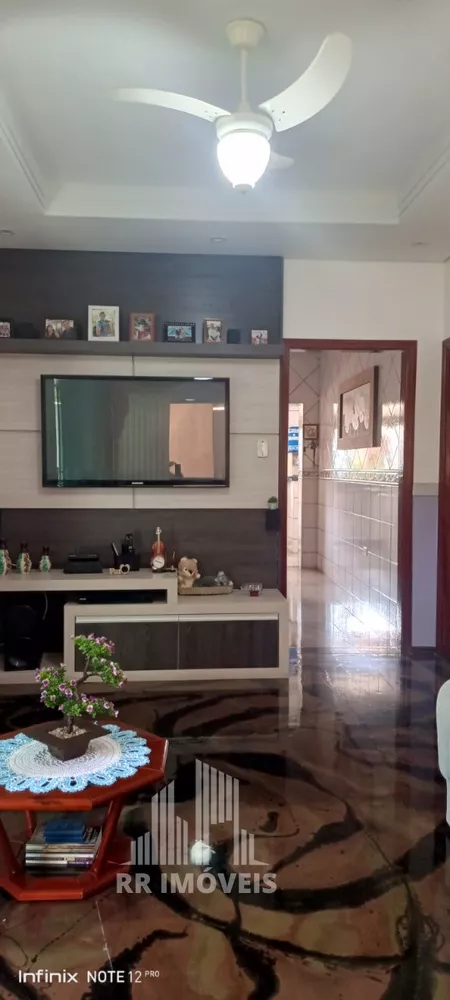 Casa à venda com 2 quartos, 250m² - Foto 3