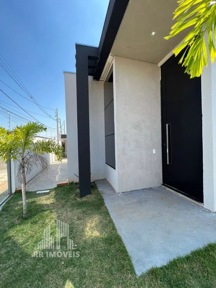 Casa à venda com 3 quartos, 212m² - Foto 1