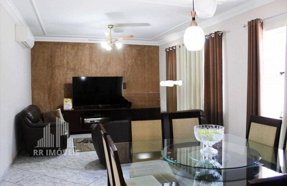 Casa, 3 quartos, 215 m² - Foto 1