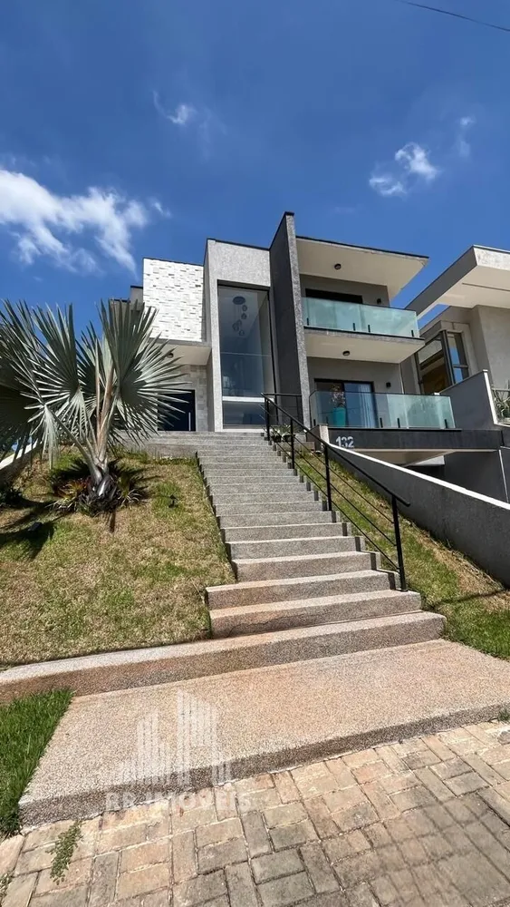 Casa, 4 quartos, 266 m² - Foto 1