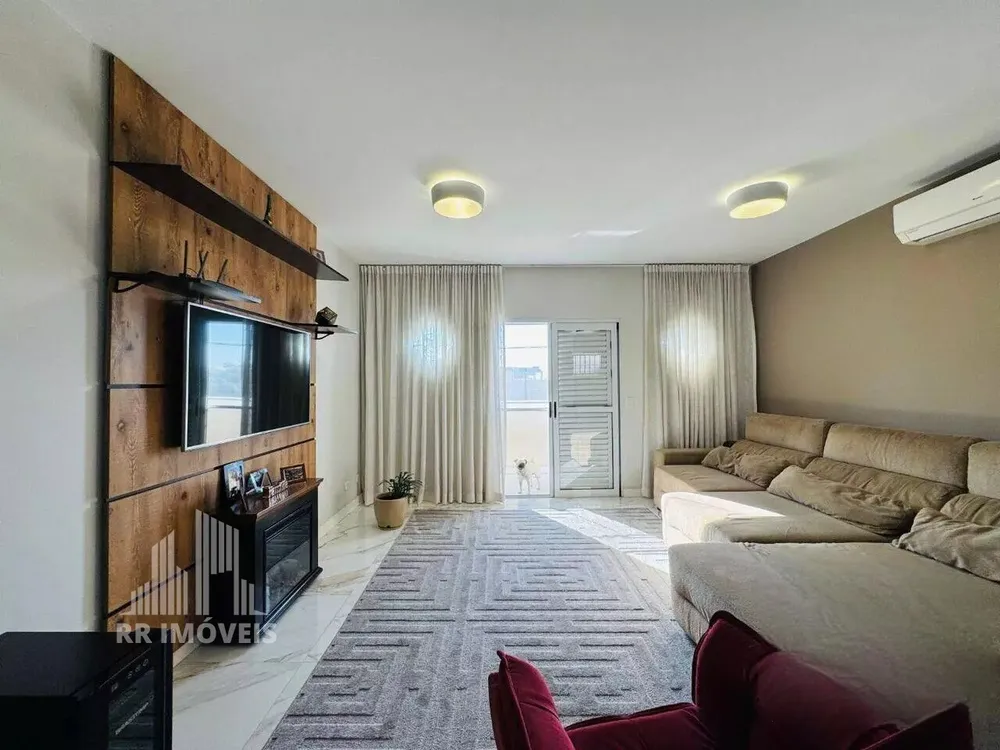 Casa, 4 quartos, 270 m² - Foto 1