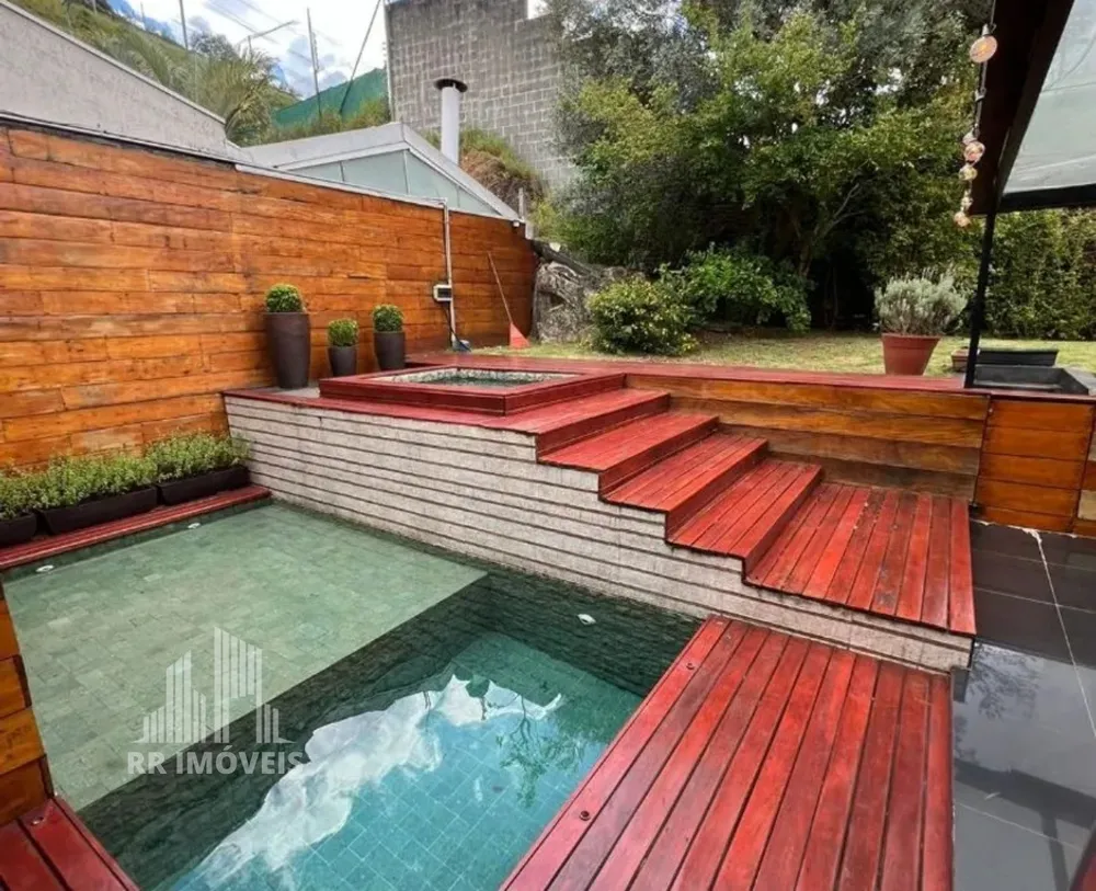 Casa, 3 quartos, 243 m² - Foto 1