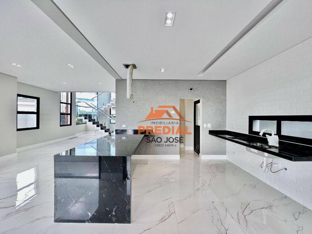 Casa de Condomínio à venda com 4 quartos, 270m² - Foto 2