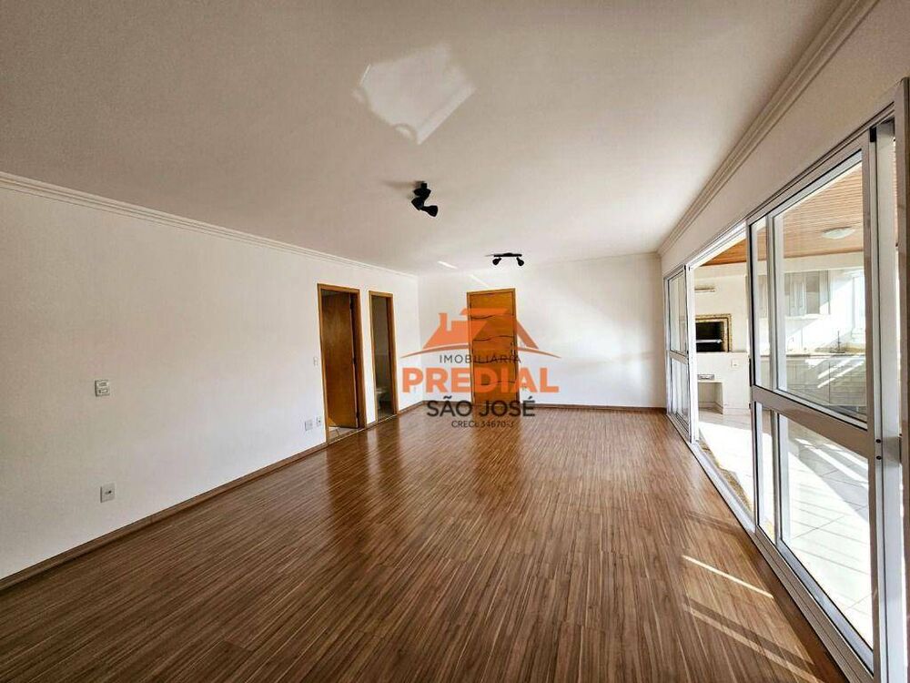 Apartamento à venda com 3 quartos, 150m² - Foto 1