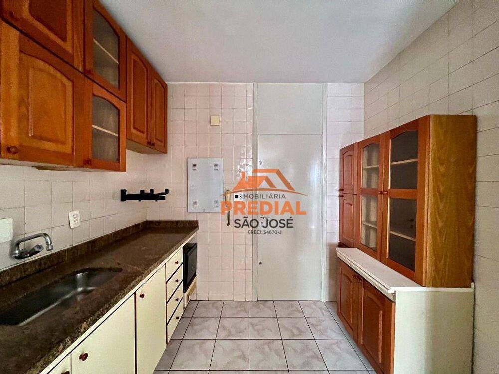 Apartamento à venda com 3 quartos, 93m² - Foto 4