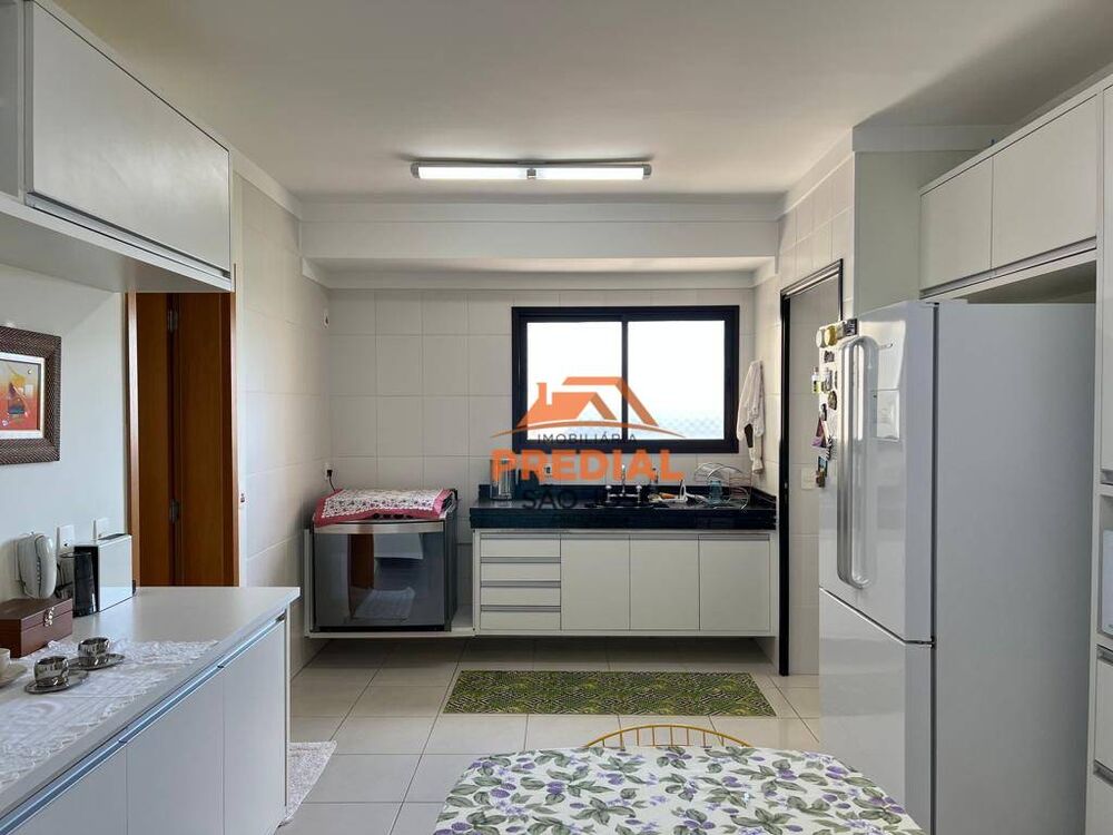 Apartamento à venda com 3 quartos, 157m² - Foto 7