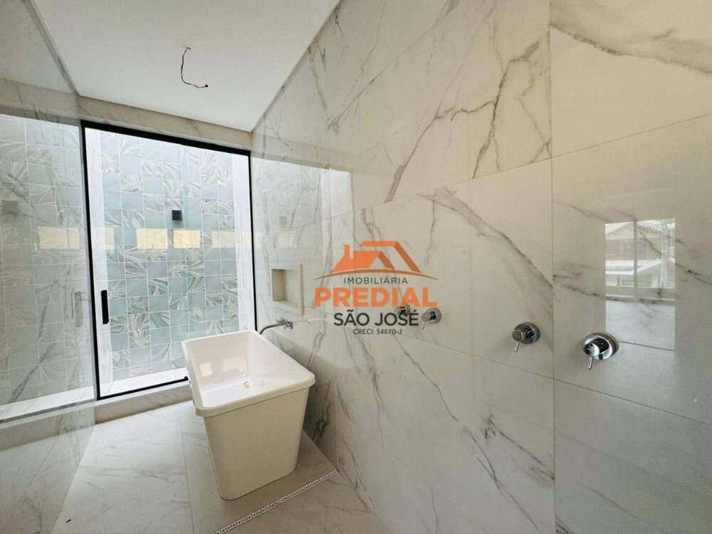 Casa de Condomínio à venda com 4 quartos, 349m² - Foto 4