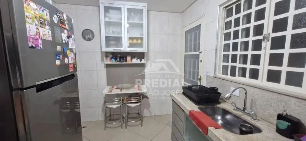 Casa, 3 quartos, 230 m² - Foto 3