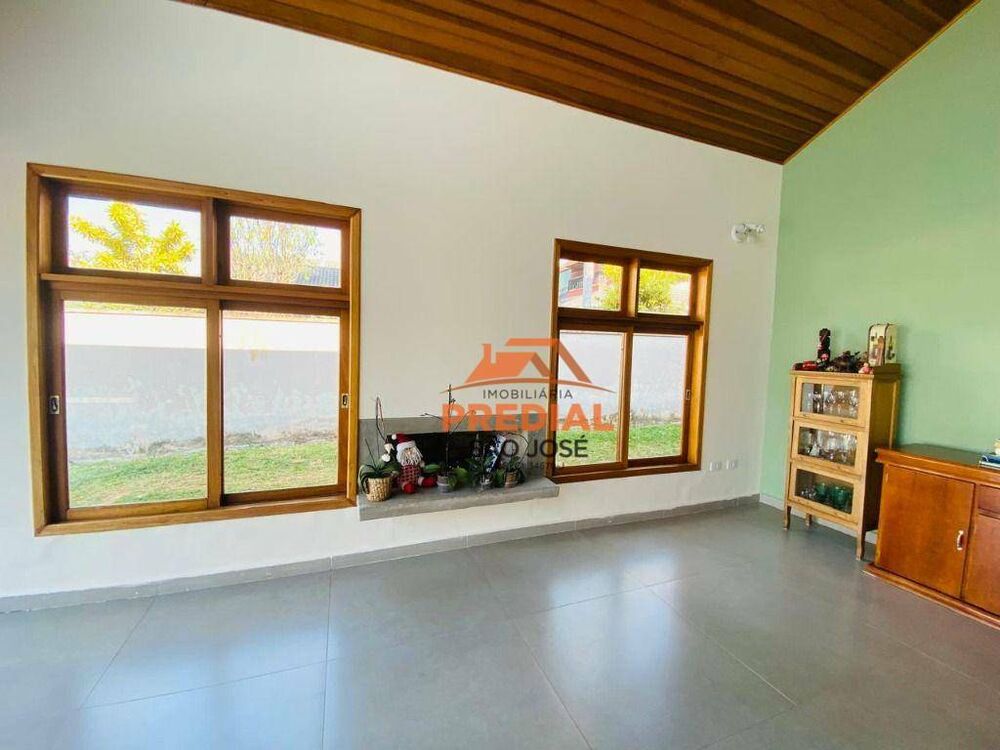 Casa de Condomínio à venda com 4 quartos, 345m² - Foto 1