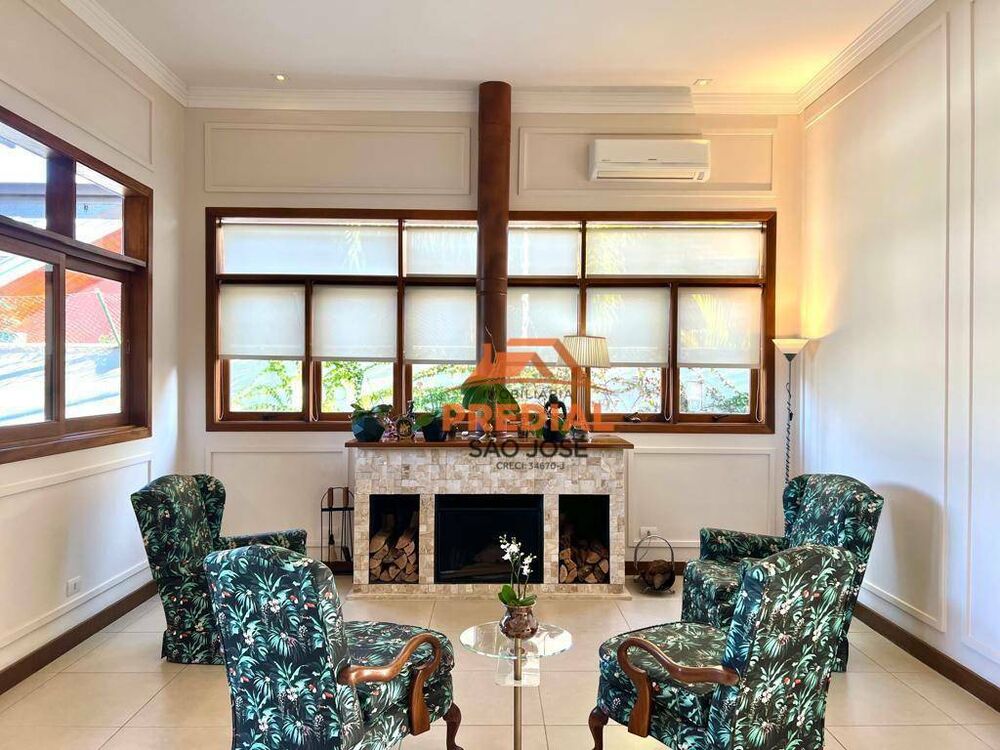 Casa de Condomínio à venda com 4 quartos, 290m² - Foto 4