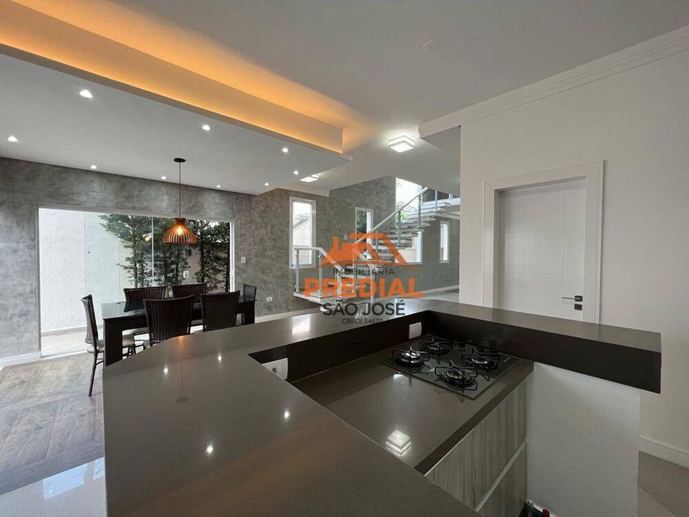 Casa de Condomínio à venda com 3 quartos, 290m² - Foto 1