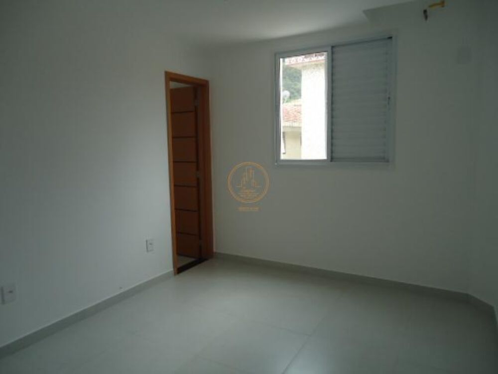 Casa à venda com 3 quartos, 170m² - Foto 2
