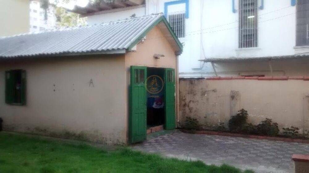 Casa à venda e aluguel com 3 quartos, 263m² - Foto 3
