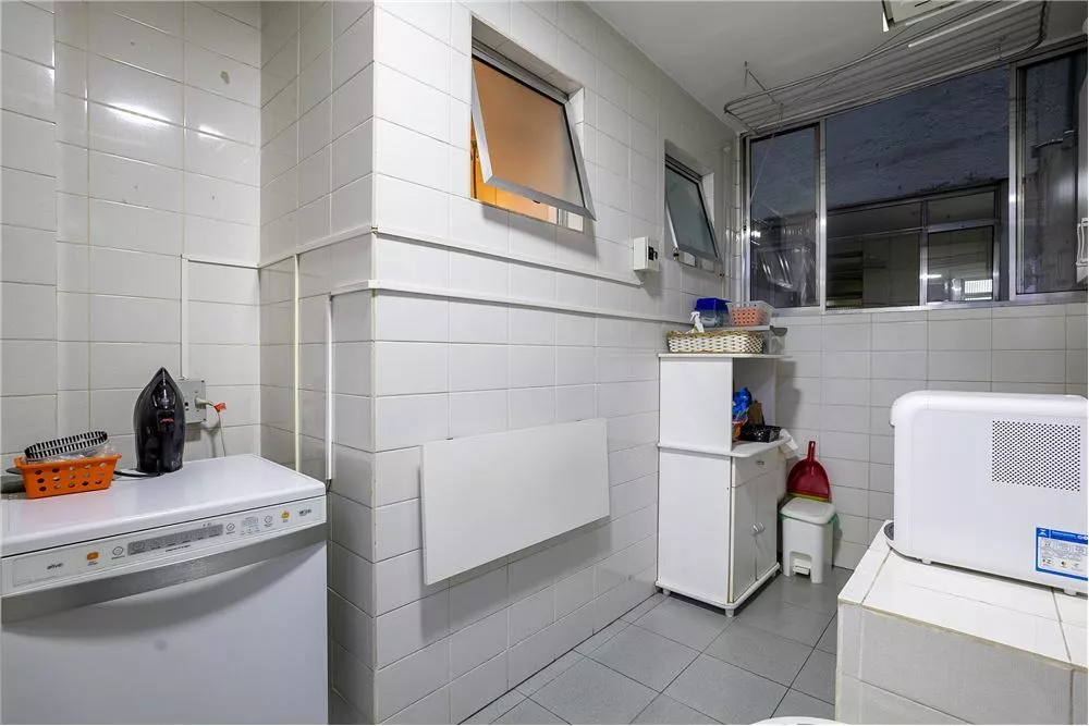 Apartamento à venda com 3 quartos, 130m² - Foto 2