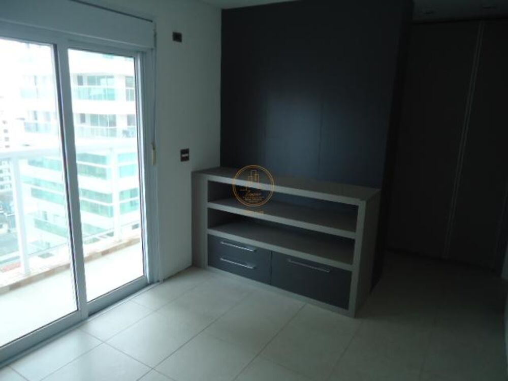 Apartamento à venda com 4 quartos, 191m² - Foto 10