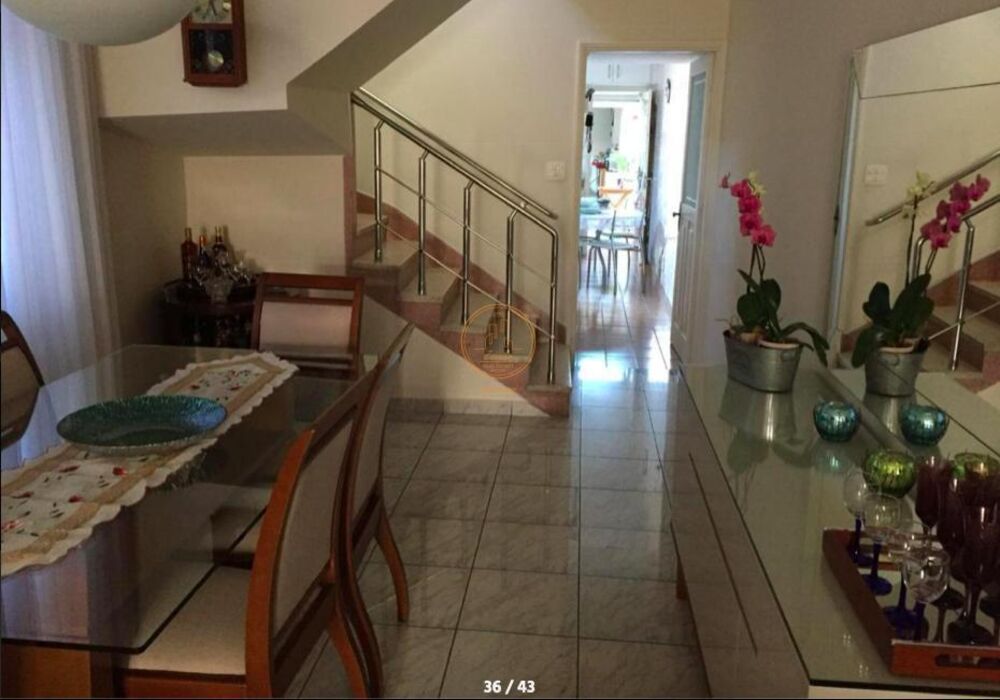 Casa à venda com 3 quartos, 292m² - Foto 1