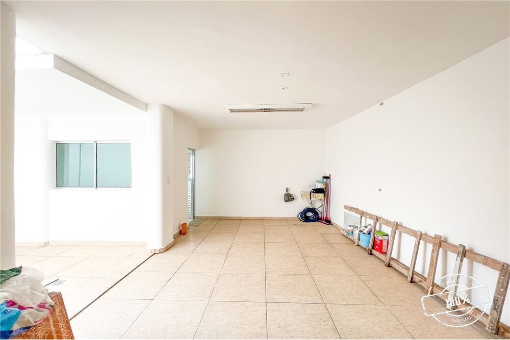 Casa à venda com 3 quartos, 170m² - Foto 2