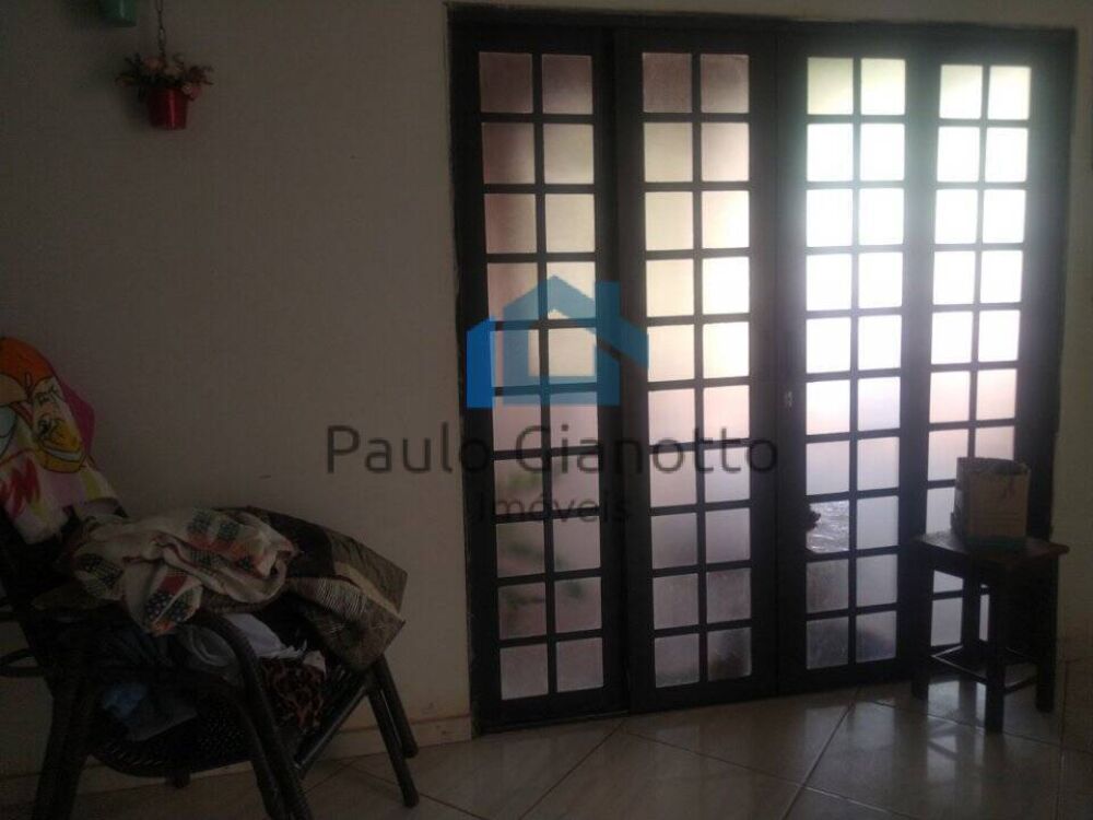Casa à venda com 2 quartos, 120m² - Foto 1