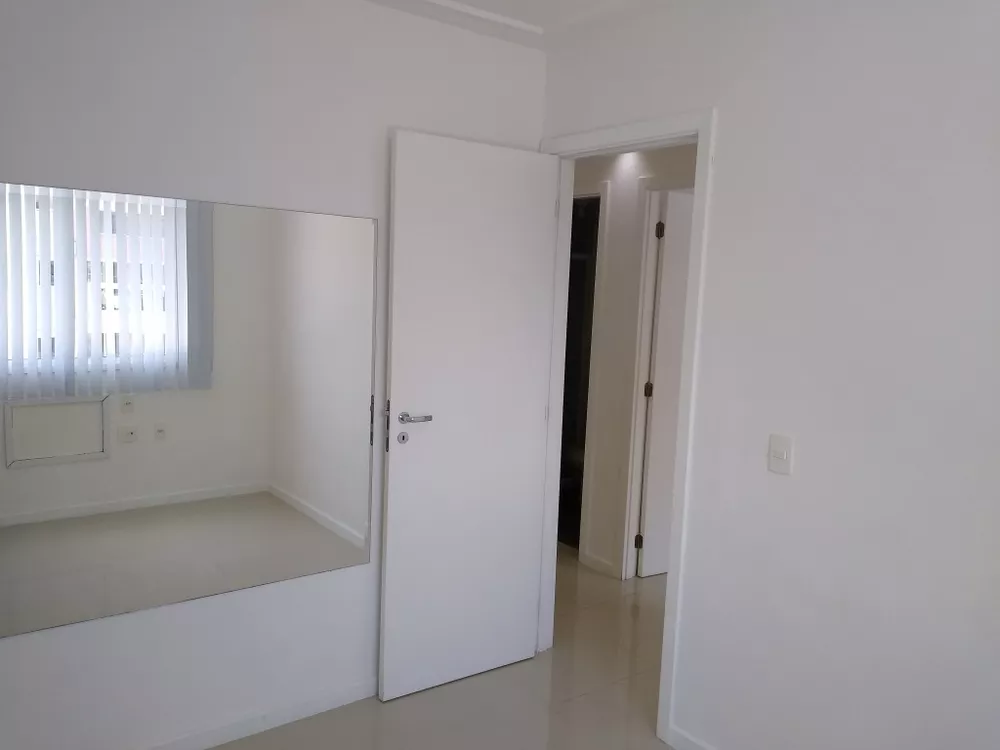 Apartamento à venda com 3 quartos, 77m² - Foto 2