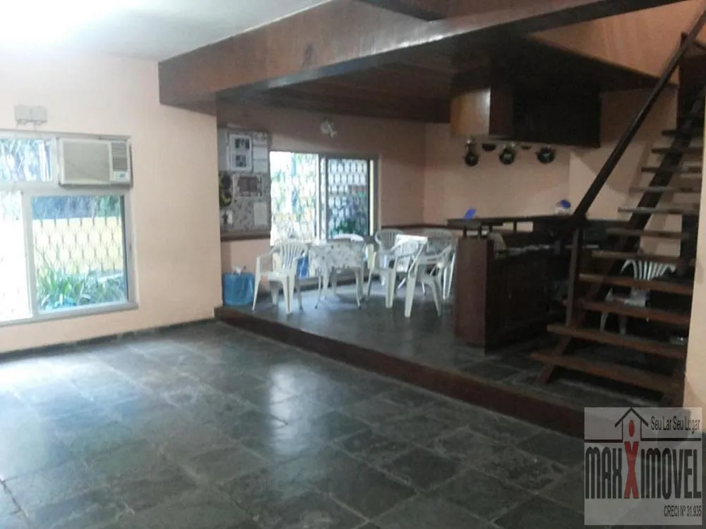 Casa, 5 quartos, 231 m² - Foto 1