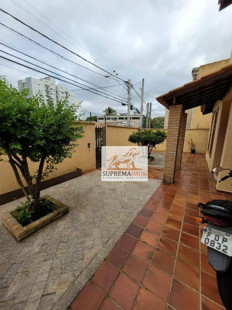 Casa, 4 quartos, 253 m² - Foto 1