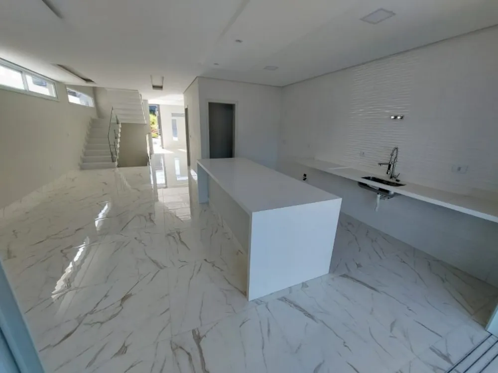 Casa, 4 quartos, 310 m² - Foto 1