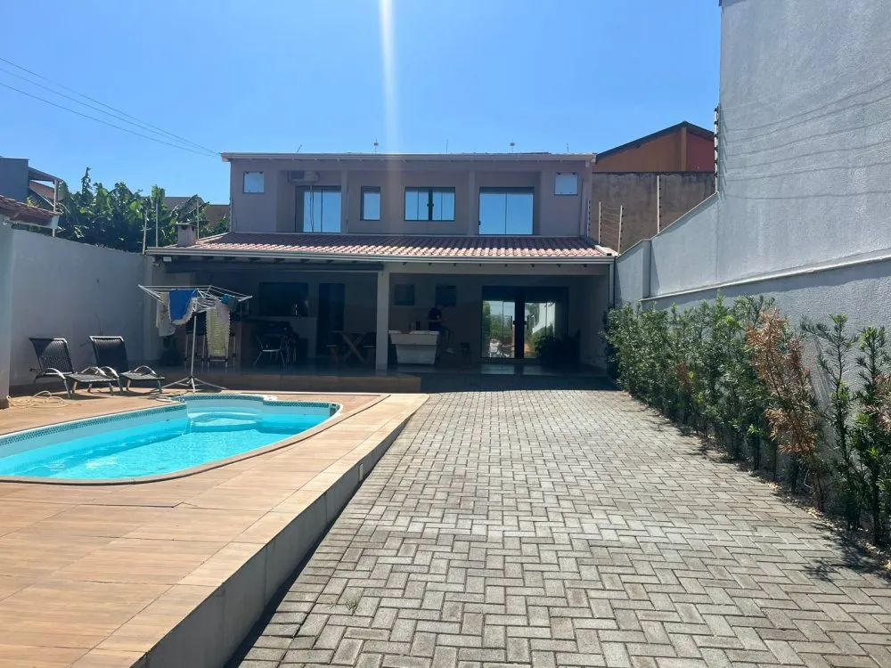 Casa, 3 quartos, 136 m² - Foto 1