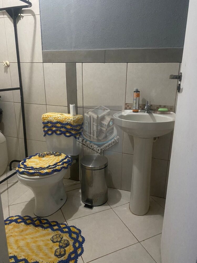 Casa à venda com 3 quartos, 164m² - Foto 2