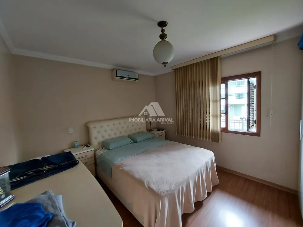 Casa, 3 quartos, 208 m² - Foto 1
