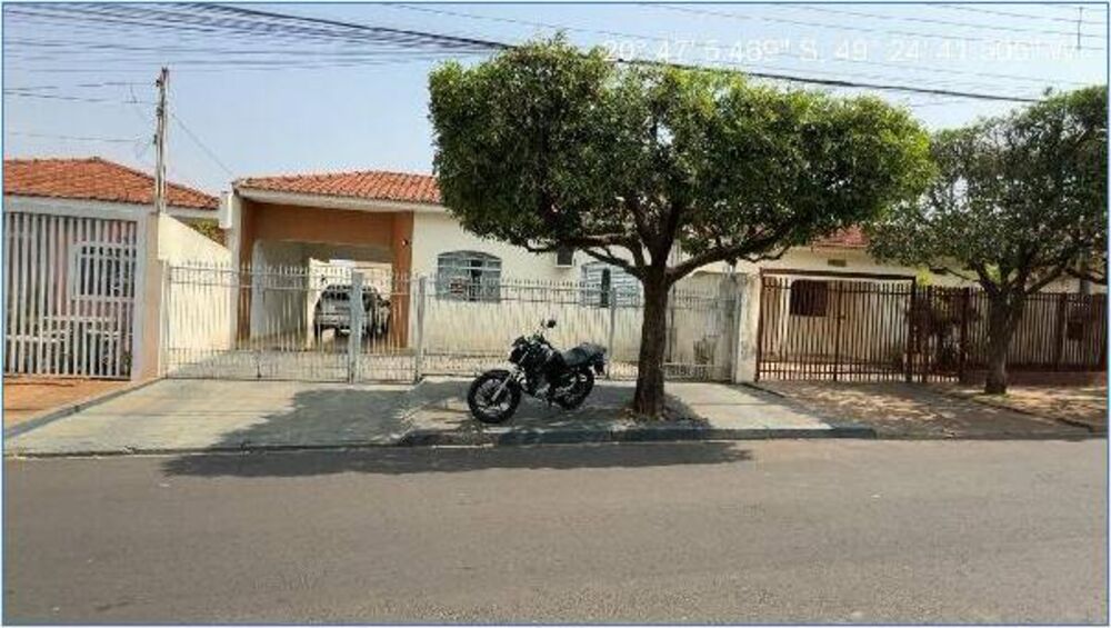 Casa à venda com 4 quartos, 134m² - Foto 1