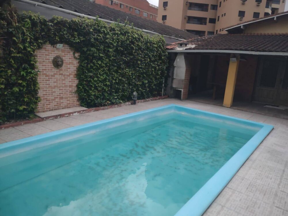 Casa à venda e aluguel com 4 quartos, 210m² - Foto 2