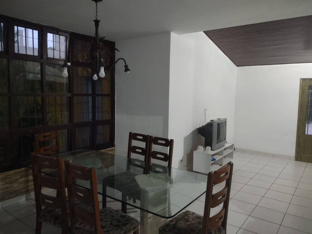 Casa à venda e aluguel com 4 quartos, 210m² - Foto 3