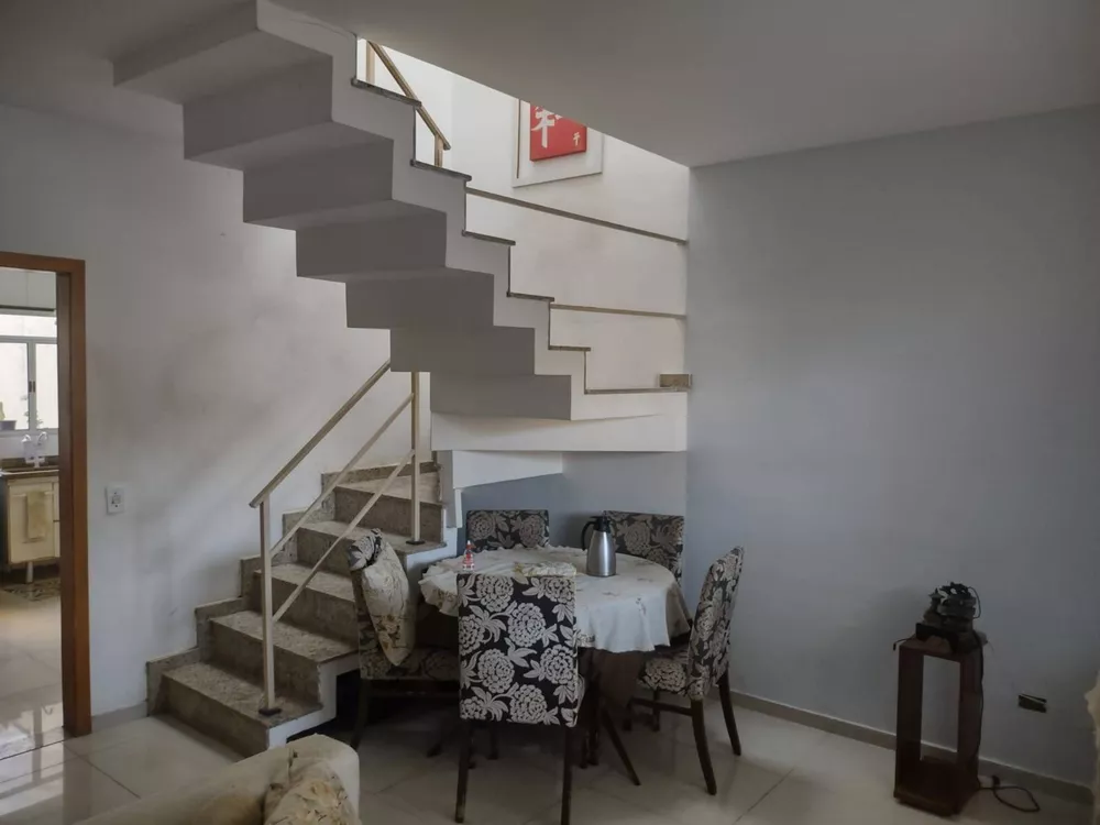 Casa à venda com 3 quartos, 110m² - Foto 5