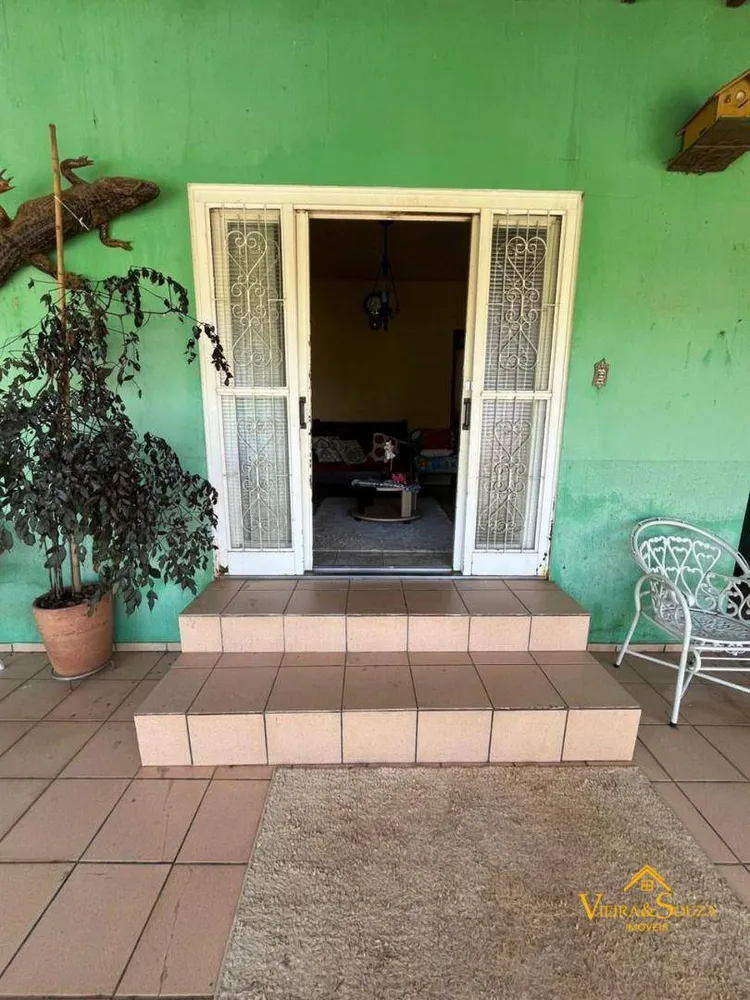 Chácara, 3 quartos, 1305 m² - Foto 2