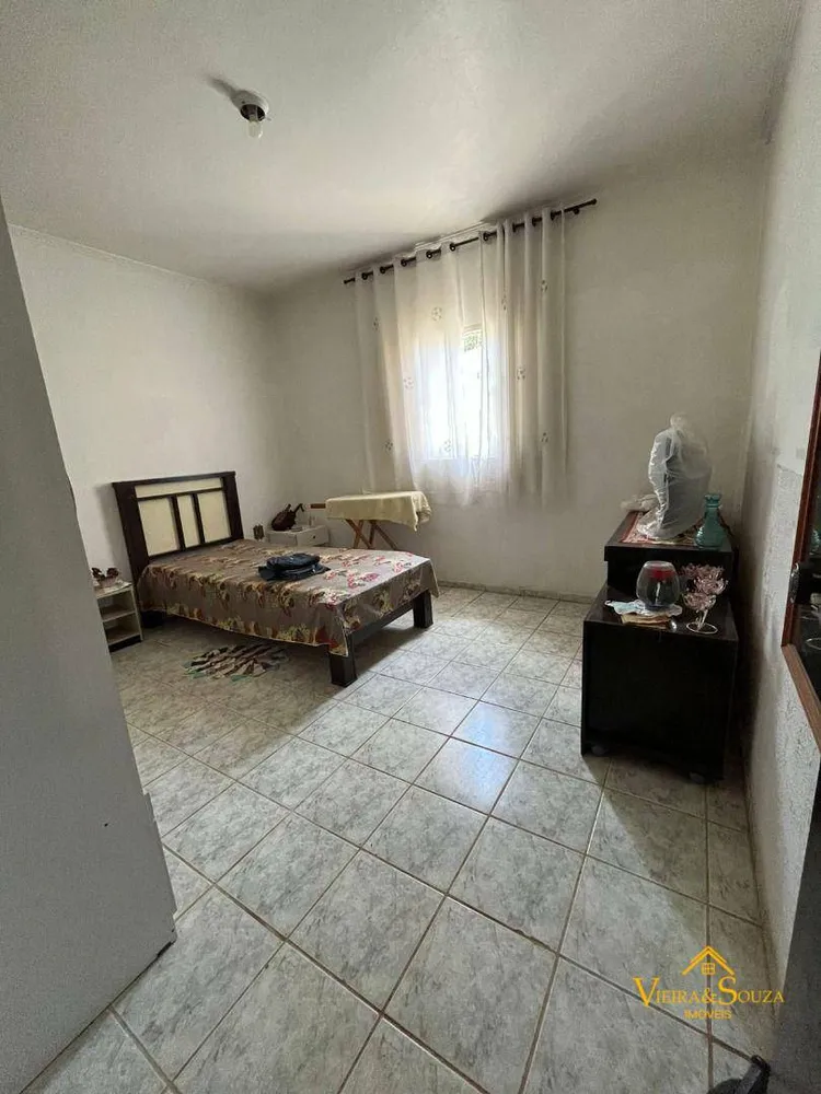 Chácara, 3 quartos, 1305 m² - Foto 4