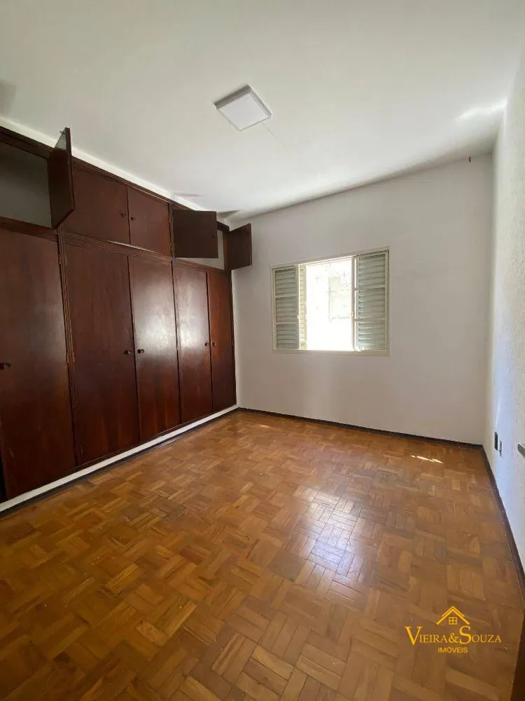 Casa, 5 quartos, 216 m² - Foto 4