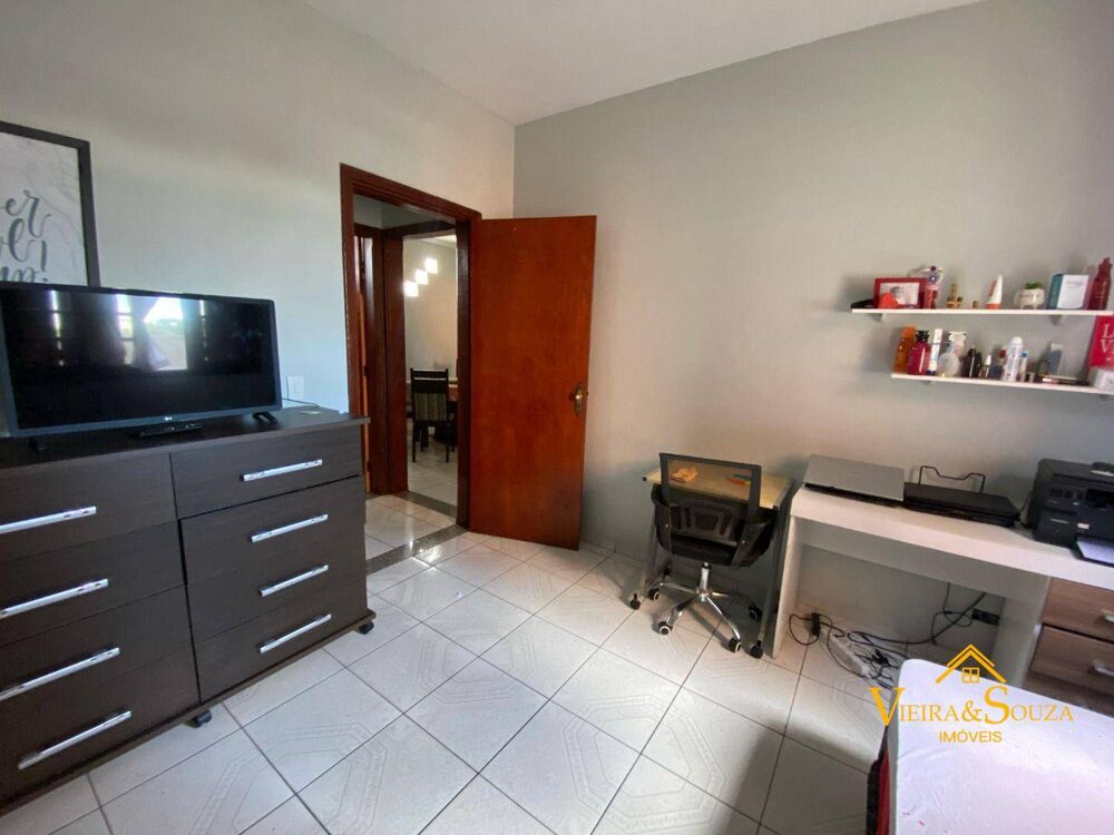 Casa, 3 quartos, 222 m² - Foto 2