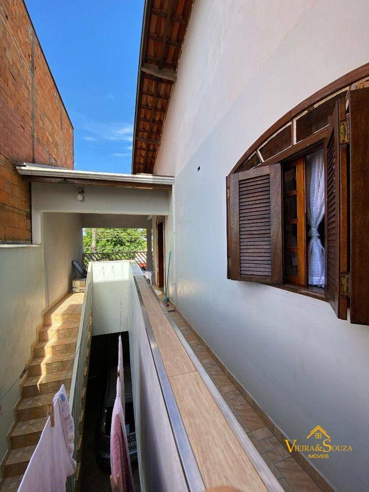 Casa, 3 quartos, 222 m² - Foto 1