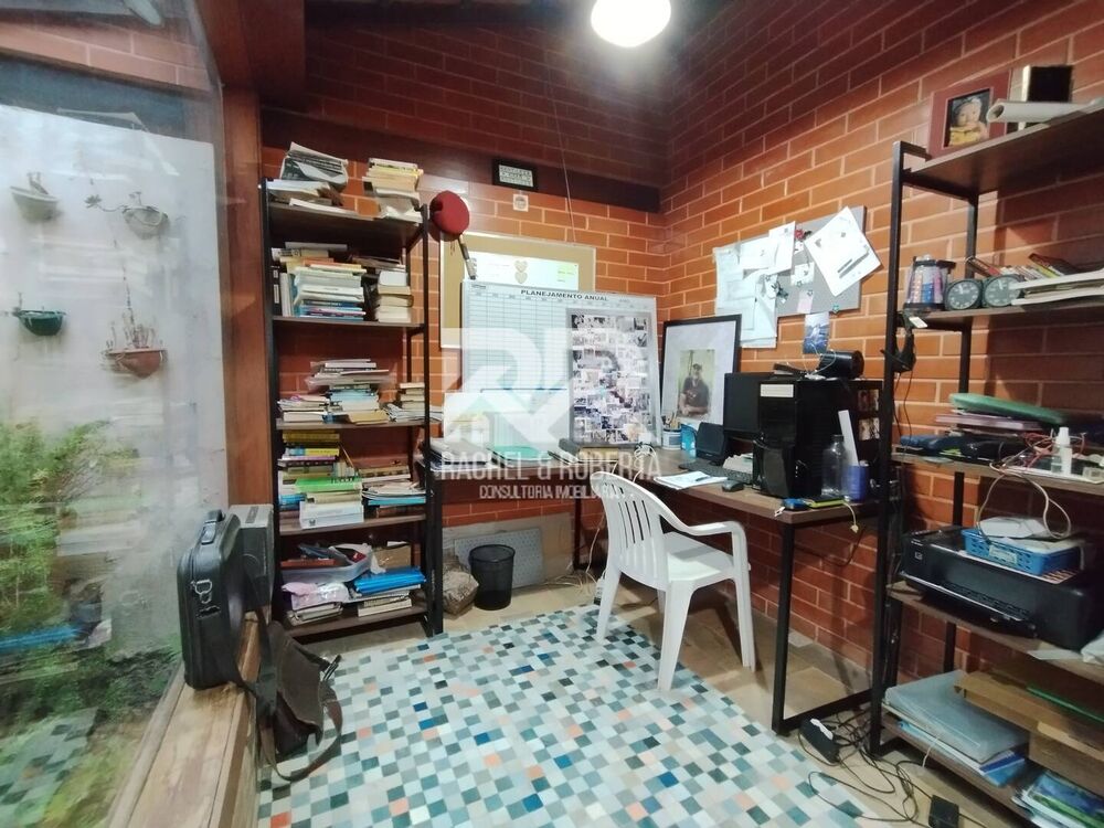 Casa à venda com 4 quartos, 249m² - Foto 8