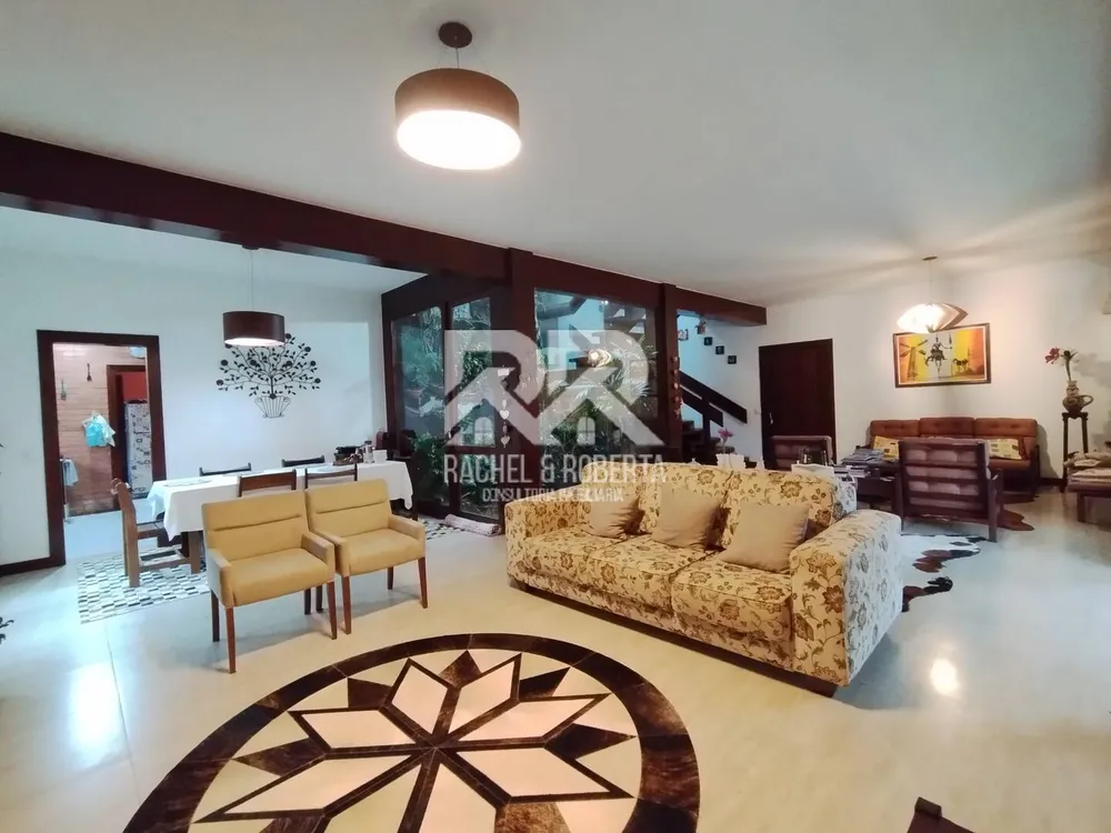 Casa, 4 quartos, 249 m² - Foto 1